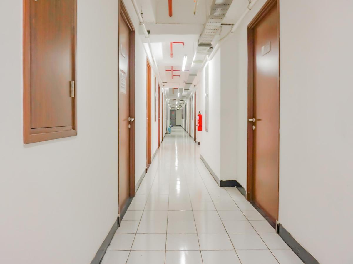 Oyo 90241 Sirooms Apartmen Gunung Putri Bogor Exterior photo