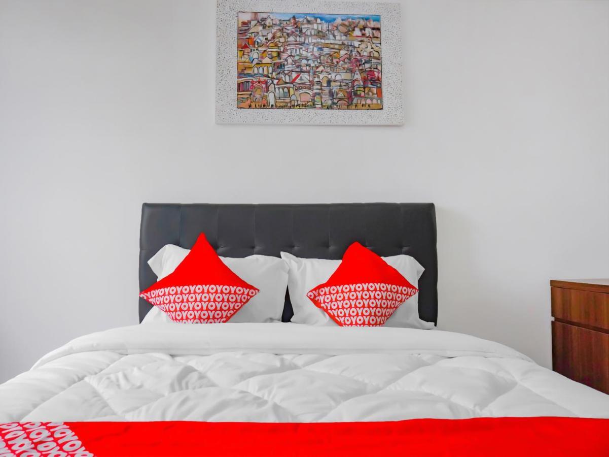 Oyo 90241 Sirooms Apartmen Gunung Putri Bogor Exterior photo