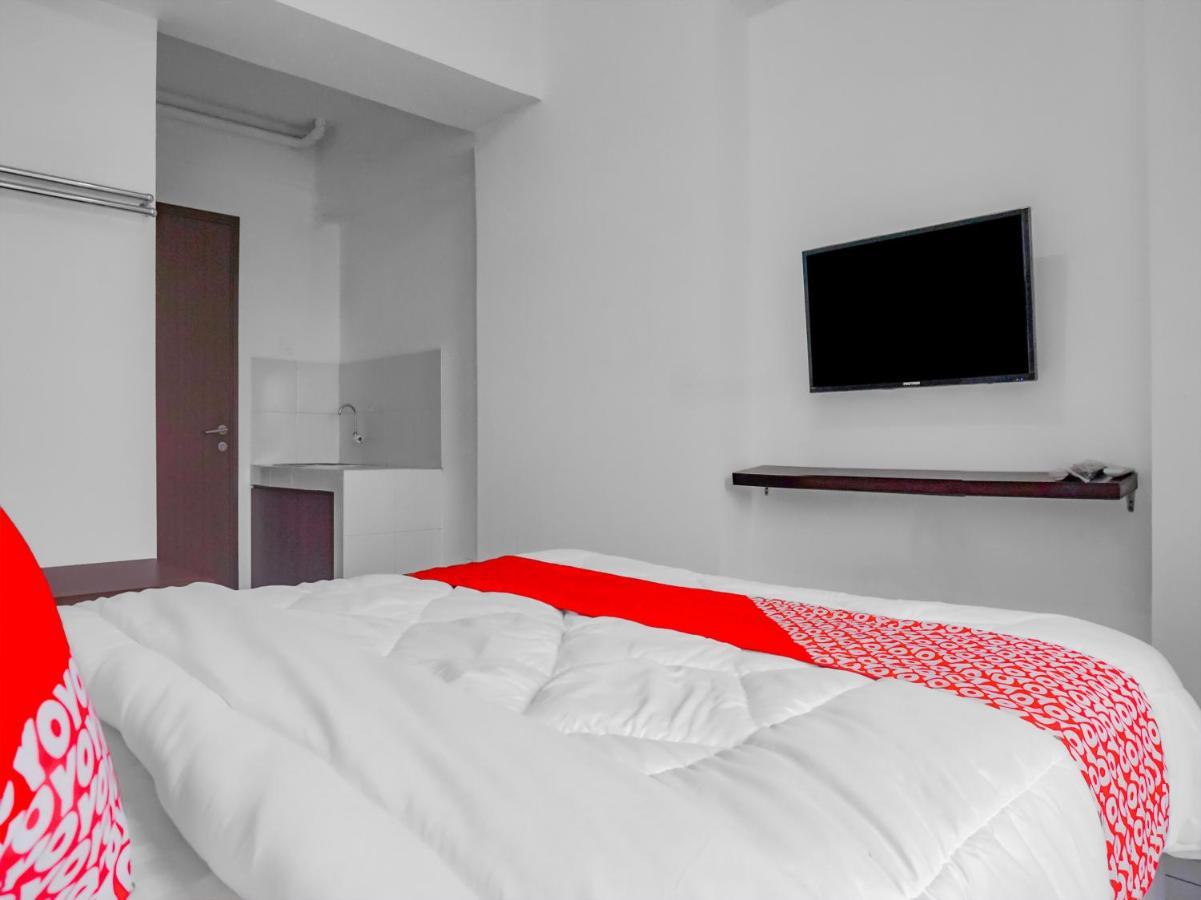 Oyo 90241 Sirooms Apartmen Gunung Putri Bogor Exterior photo